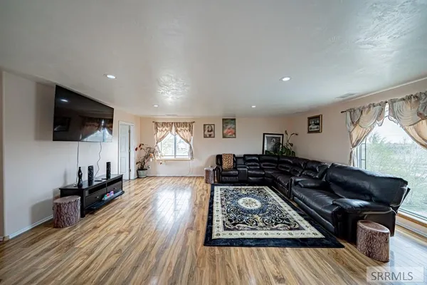 $620,000 | 2492 East 2100 North, Hamer, ID 83425