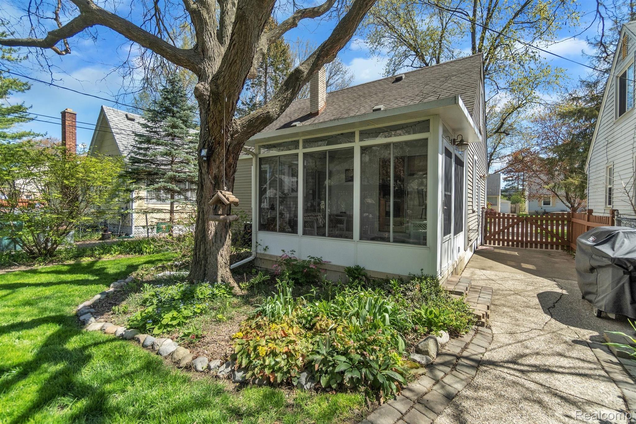 3115 Harvard Road Royal Oak, MI 48073 - Photo 30 of 34 Back of home and sunroom
