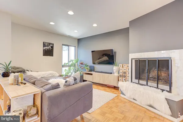 $3,100 | 11621 Newbridge Court, Reston, VA 20191