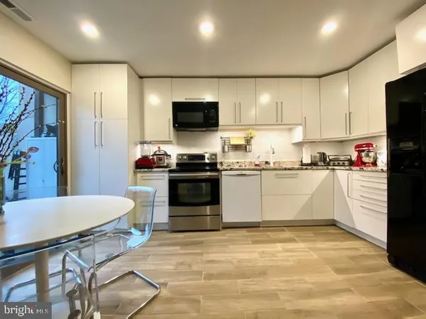 $3,100 | 11621 Newbridge Court, Reston, VA 20191