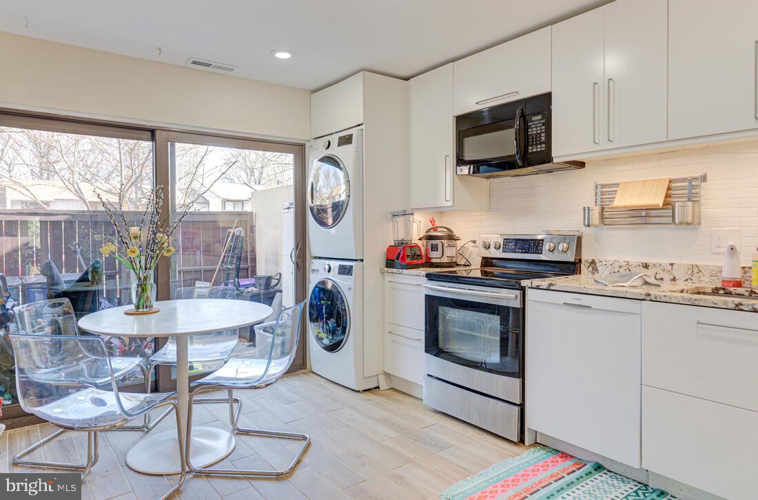 11621 Newbridge Court Reston, VA 20191 - Photo 17 of 43