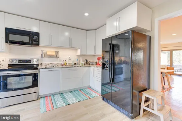 $3,100 | 11621 Newbridge Court, Reston, VA 20191