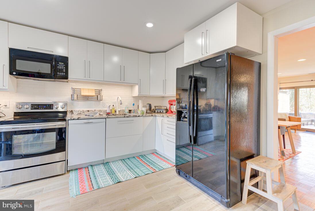 11621 Newbridge Court Reston, VA 20191 - Photo 19 of 43