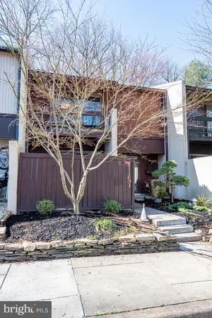 $3,100 | 11621 Newbridge Court, Reston, VA 20191