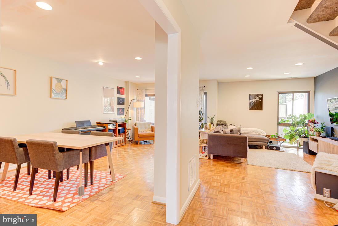 11621 Newbridge Court Reston, VA 20191 - Photo 5 of 43