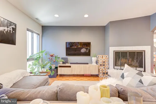 $3,100 | 11621 Newbridge Court, Reston, VA 20191