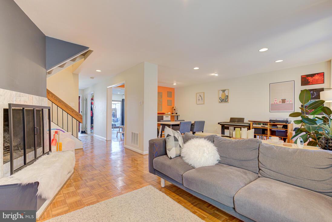 11621 Newbridge Court Reston, VA 20191 - Photo 7 of 43