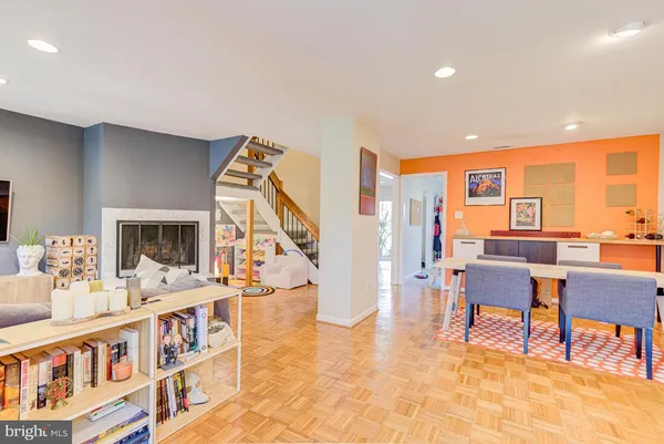 $3,100 | 11621 Newbridge Court, Reston, VA 20191