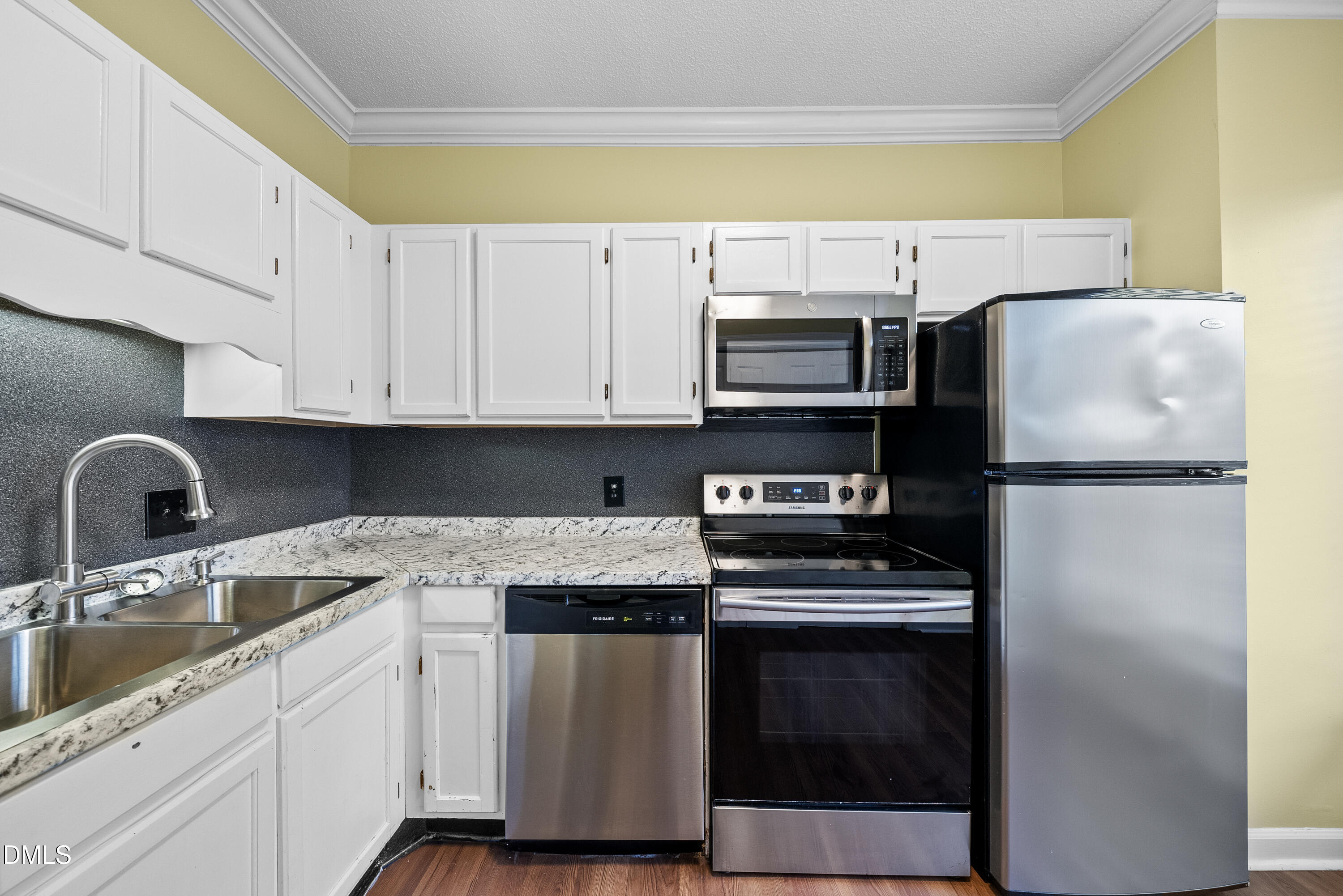 6115 Highcastle Court Raleigh, NC 27613 - Photo 3 of 32 DSC03304