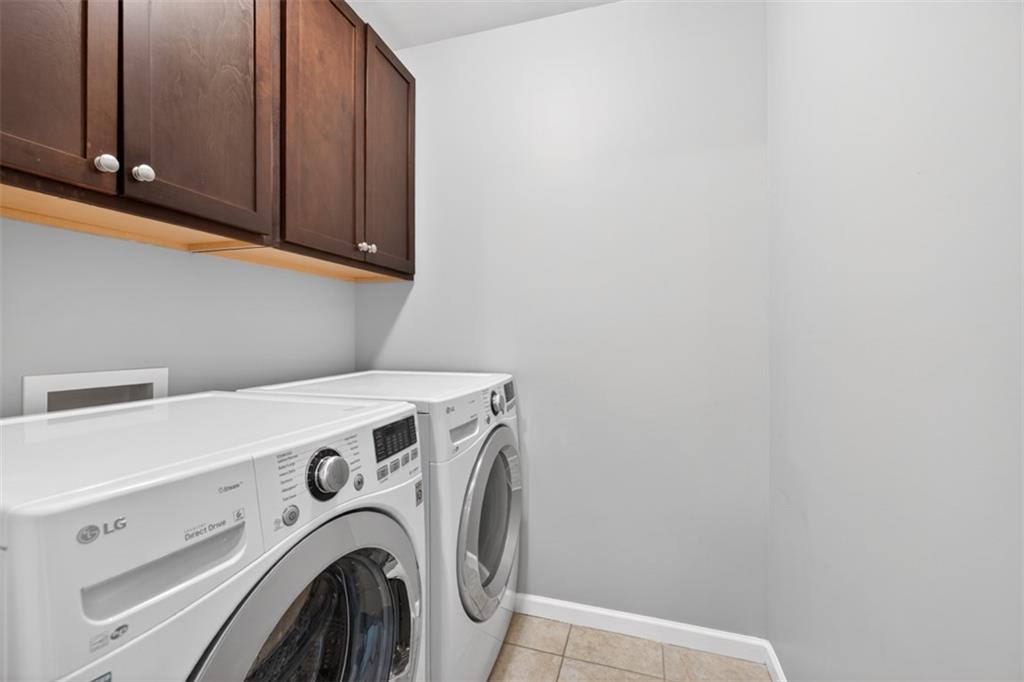 2854 Jordan Oaks Lane, Unit 8 Decatur, GA 30033 - Photo 32 of 41 a utility room with dryer and washer
