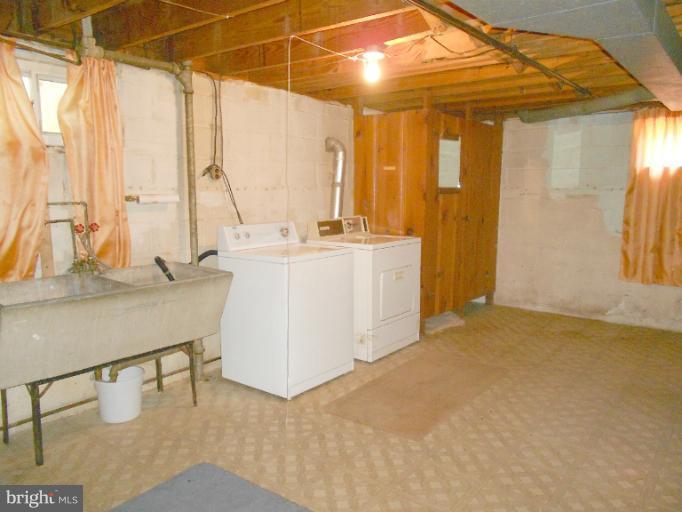 539 Woodside Road Pikesville, MD 21208 - Photo 11 of 19 Washer & Dryeri
