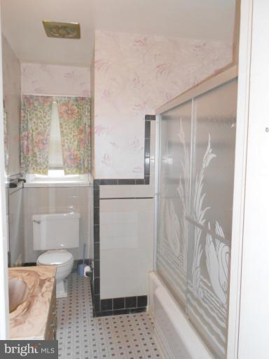 539 Woodside Road Pikesville, MD 21208 - Photo 15 of 19 Hall bath