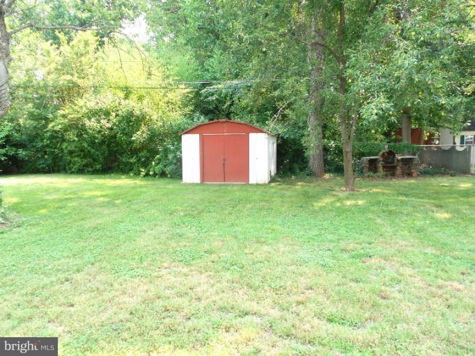 539 Woodside Road Pikesville, MD 21208 - Photo 5 of 19 Rear yard