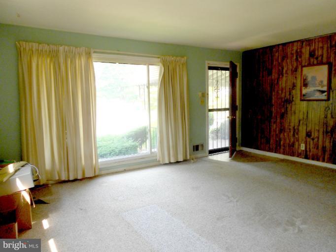 539 Woodside Road Pikesville, MD 21208 - Photo 8 of 19 Large picture window