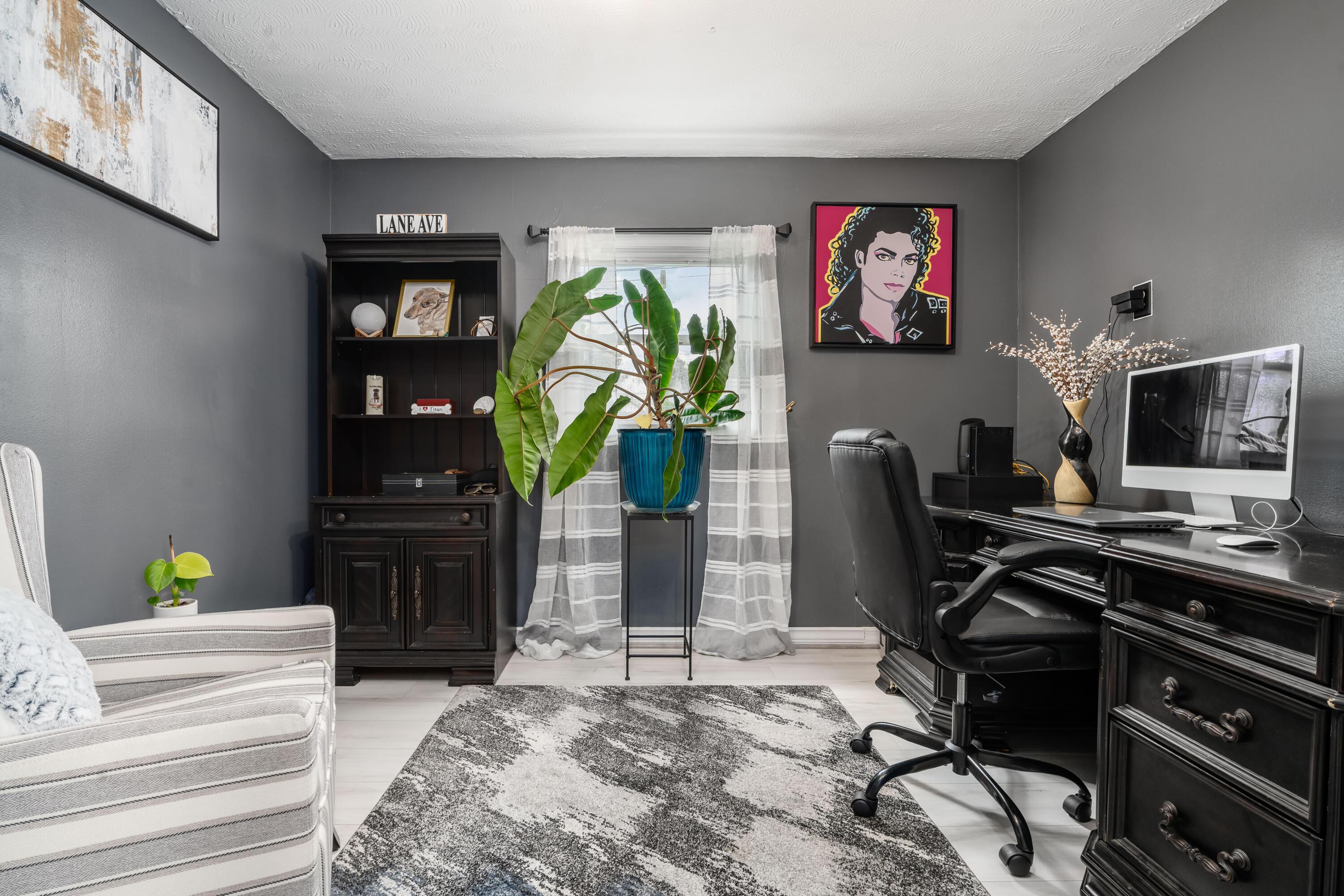 1581 East Weber Road Columbus, OH 43211 - Photo 16 of 41 BONUS! Your home office/den/library...