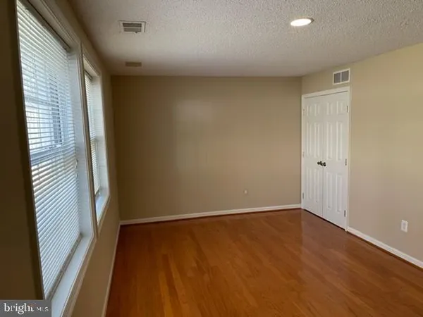 $3,400 | 234 East Juniper Avenue, Sterling, VA 20164