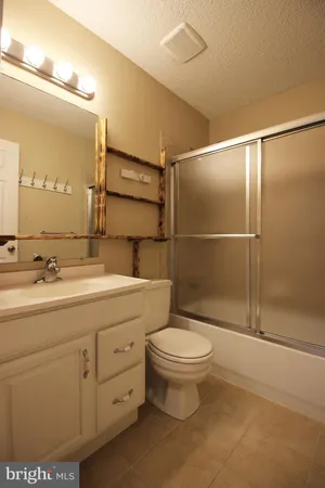 $3,400 | 234 East Juniper Avenue, Sterling, VA 20164