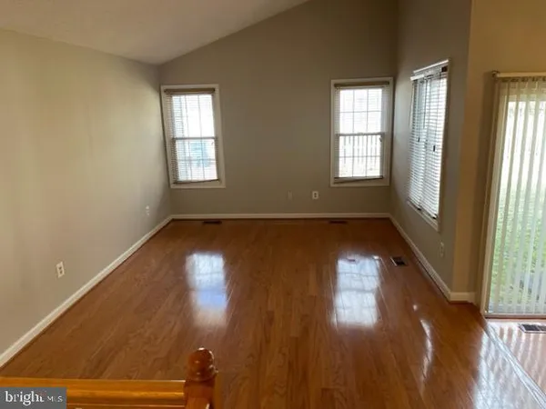 $3,400 | 234 East Juniper Avenue, Sterling, VA 20164