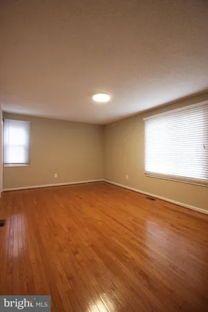 $3,400 | 234 East Juniper Avenue, Sterling, VA 20164