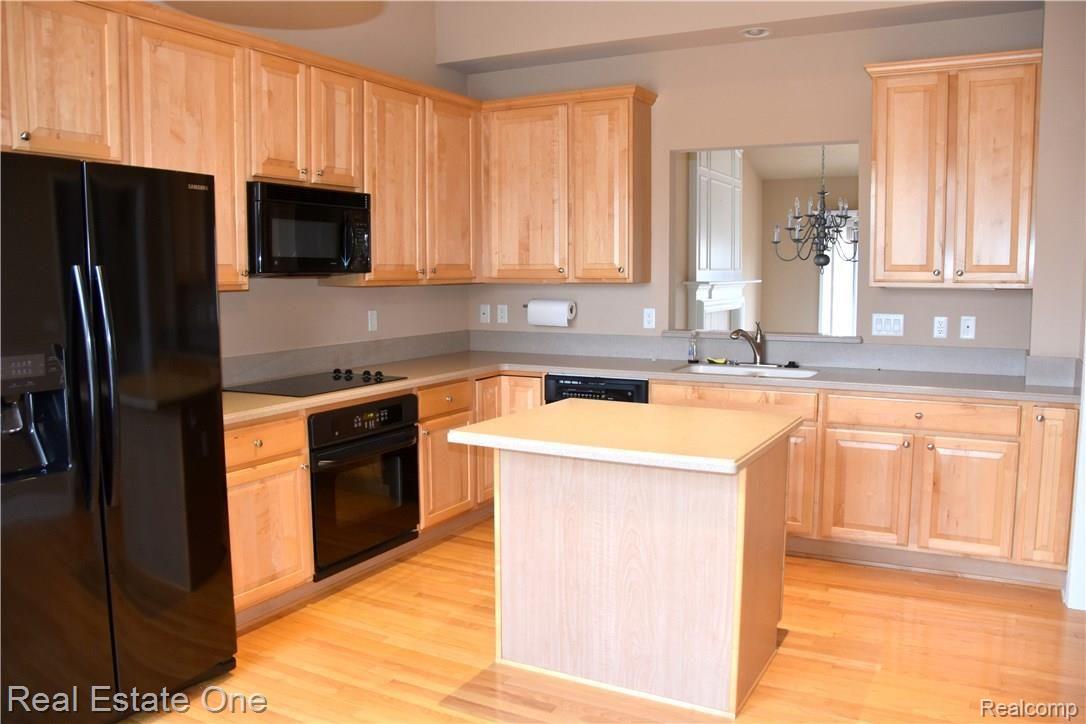 5128 Belmonte Drive Rochester, MI 48306 - Photo 8 of 22 8.JPG