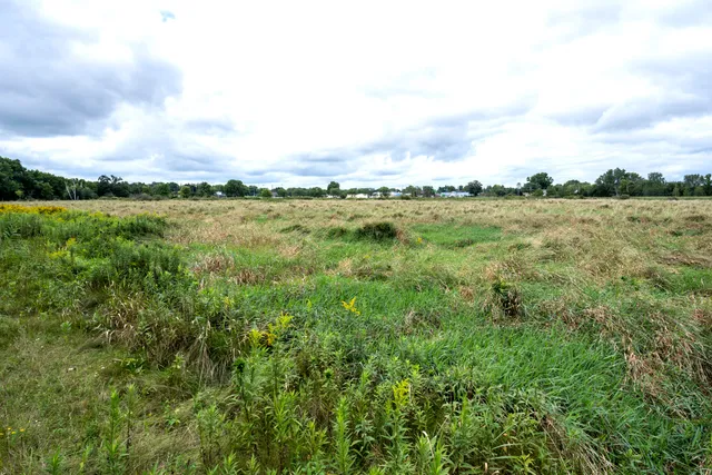 $249,900 | 325 Sunset Drive, Unit 330, Hartford, WI 53027