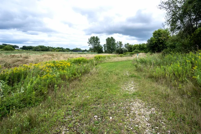 $249,900 | 325 Sunset Drive, Unit 330, Hartford, WI 53027