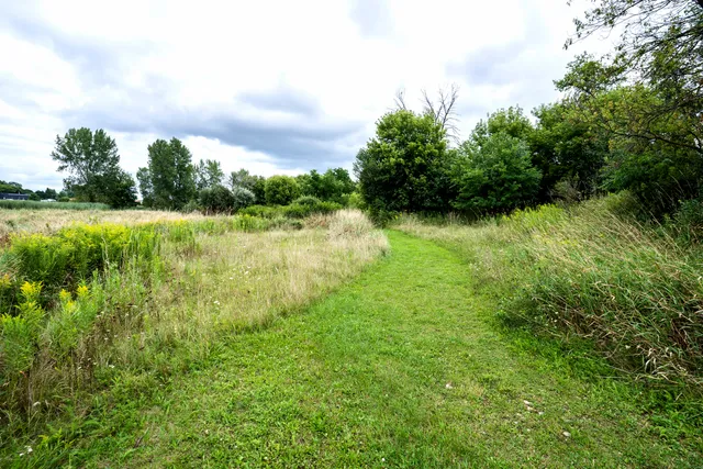 $249,900 | 325 Sunset Drive, Unit 330, Hartford, WI 53027