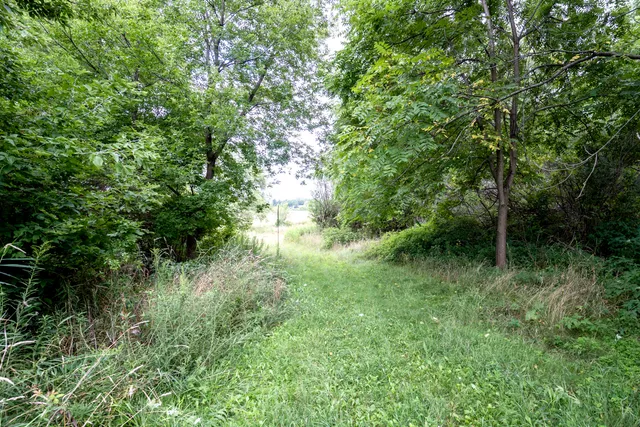 $249,900 | 325 Sunset Drive, Unit 330, Hartford, WI 53027