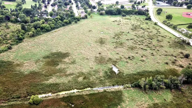 $249,900 | 325 Sunset Drive, Unit 330, Hartford, WI 53027