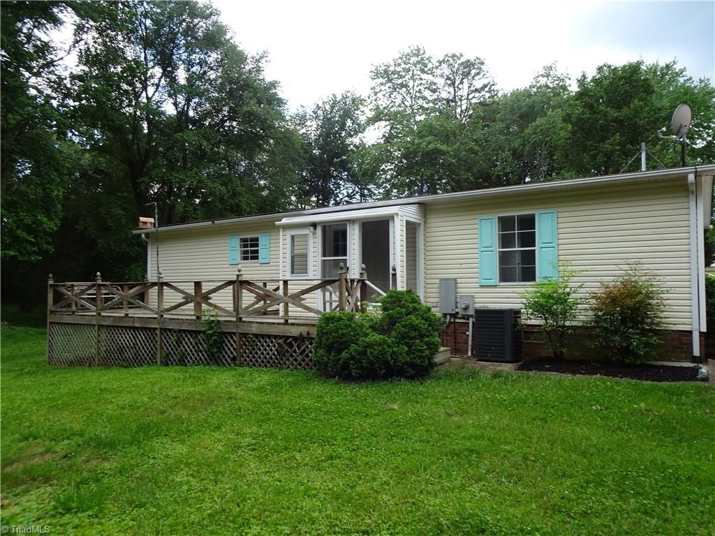 159 Nicholson Road Winston-Salem, NC 27107 - Photo 21 of 28 back of house with deck