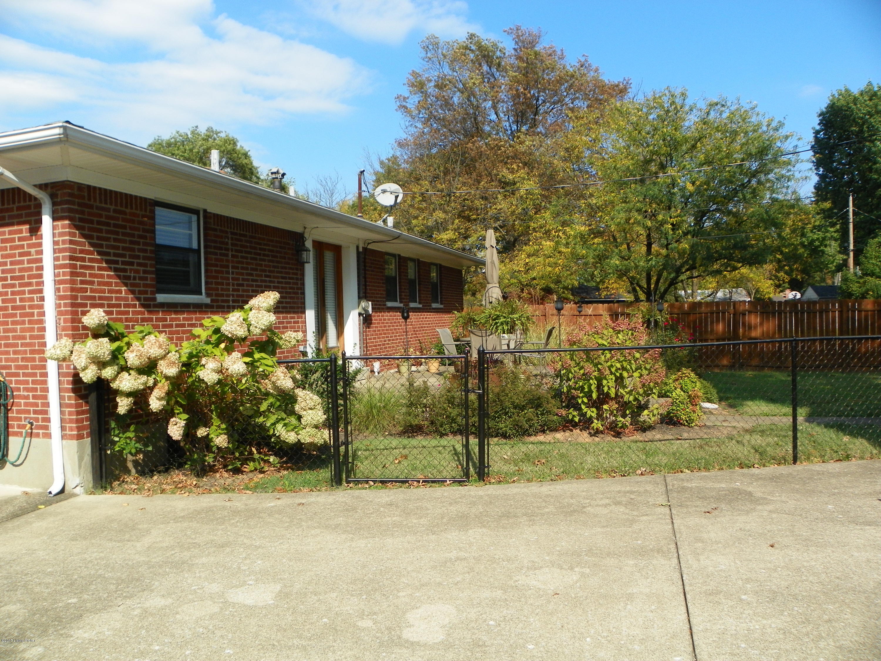 2860 Nepperhan Road Louisville, KY 40218 - Photo 6 of 51 101_1731