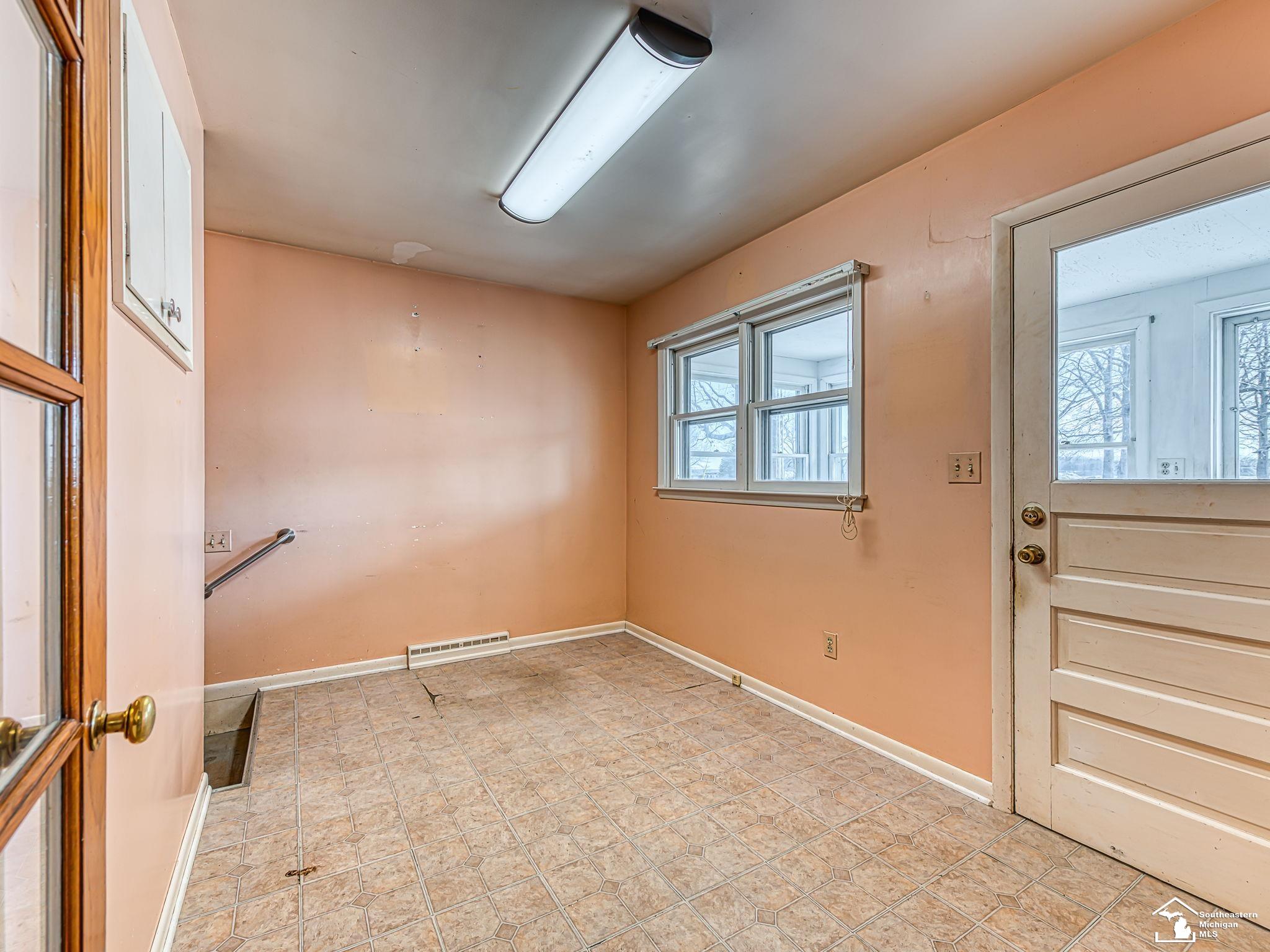1932 West Albain Road Monroe, MI 48161 - Photo 4 of 57 50203798-1daa4186-75a2-488a-b86f-682950820c9f.JPG