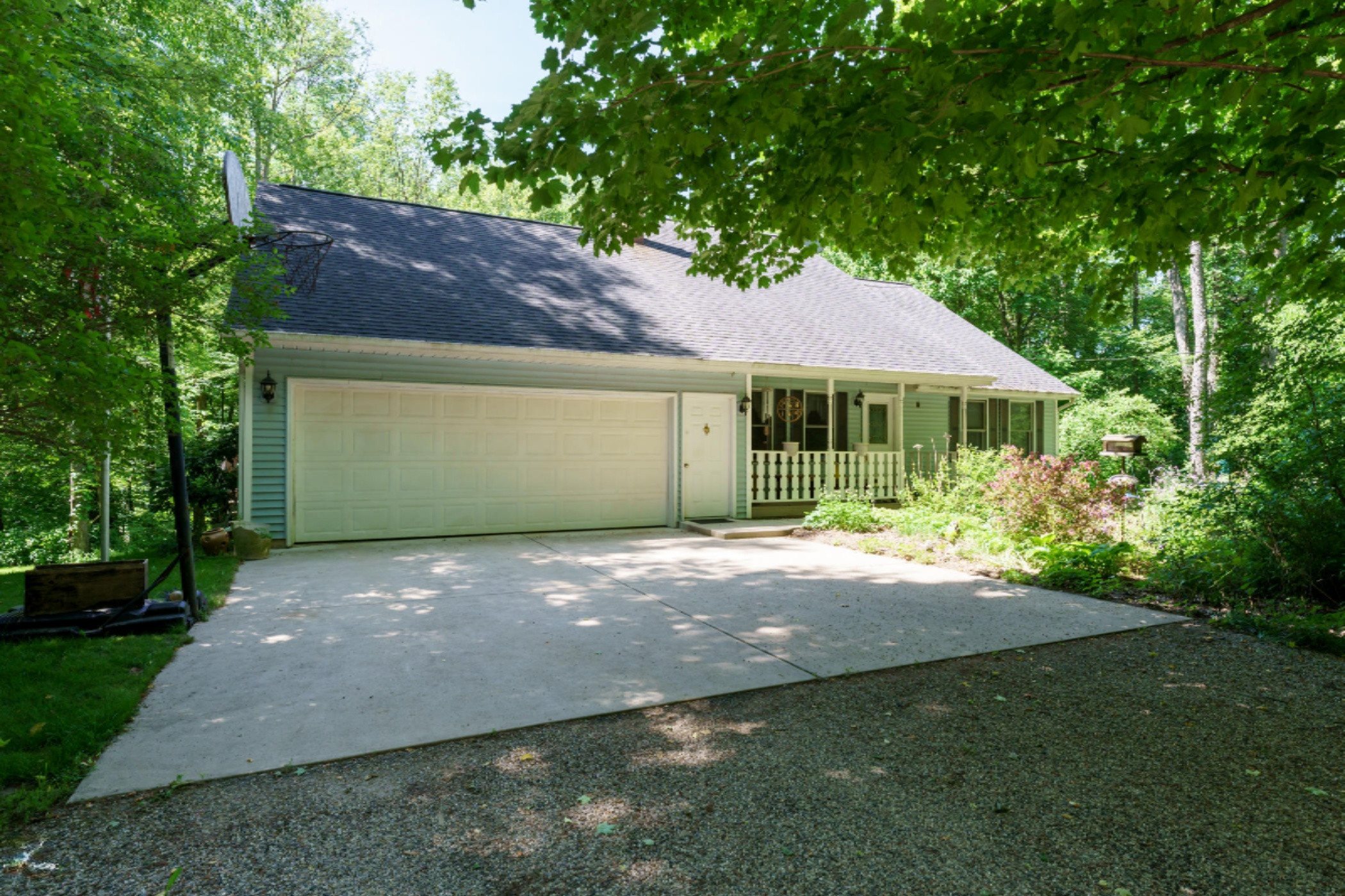 Ford_Rd_9779_Delton_49046-1