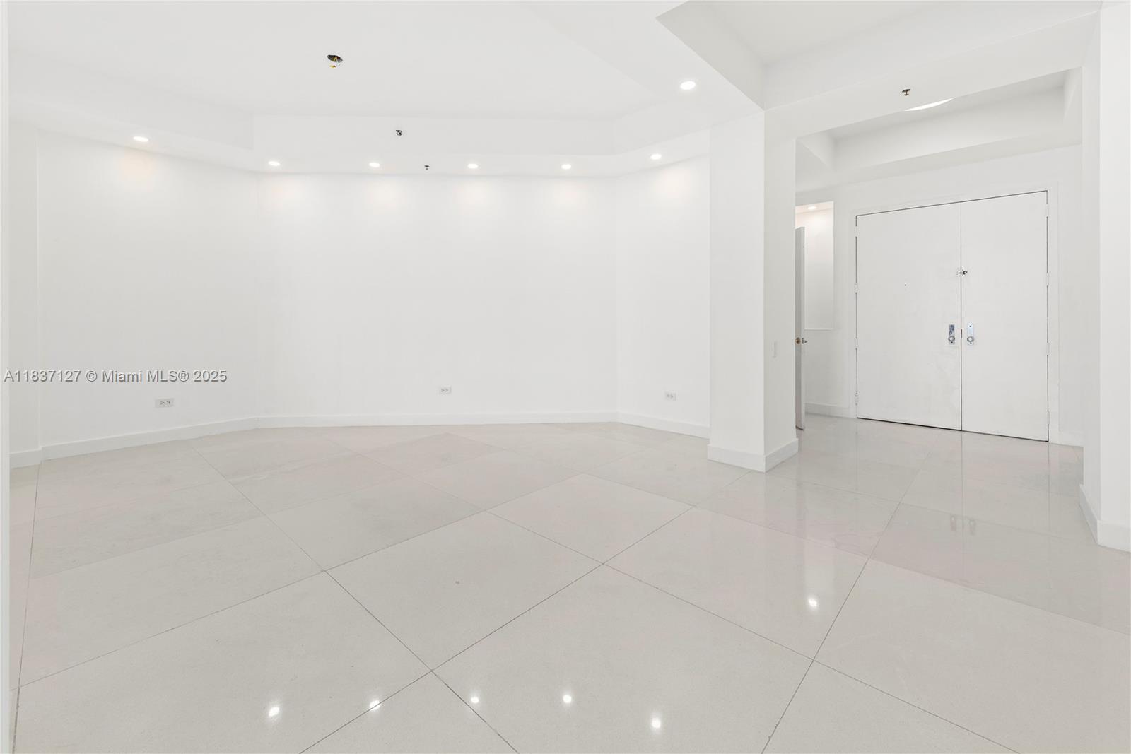 Brickell Miami, FL 33131 - Photo 22 of 65 a view of room