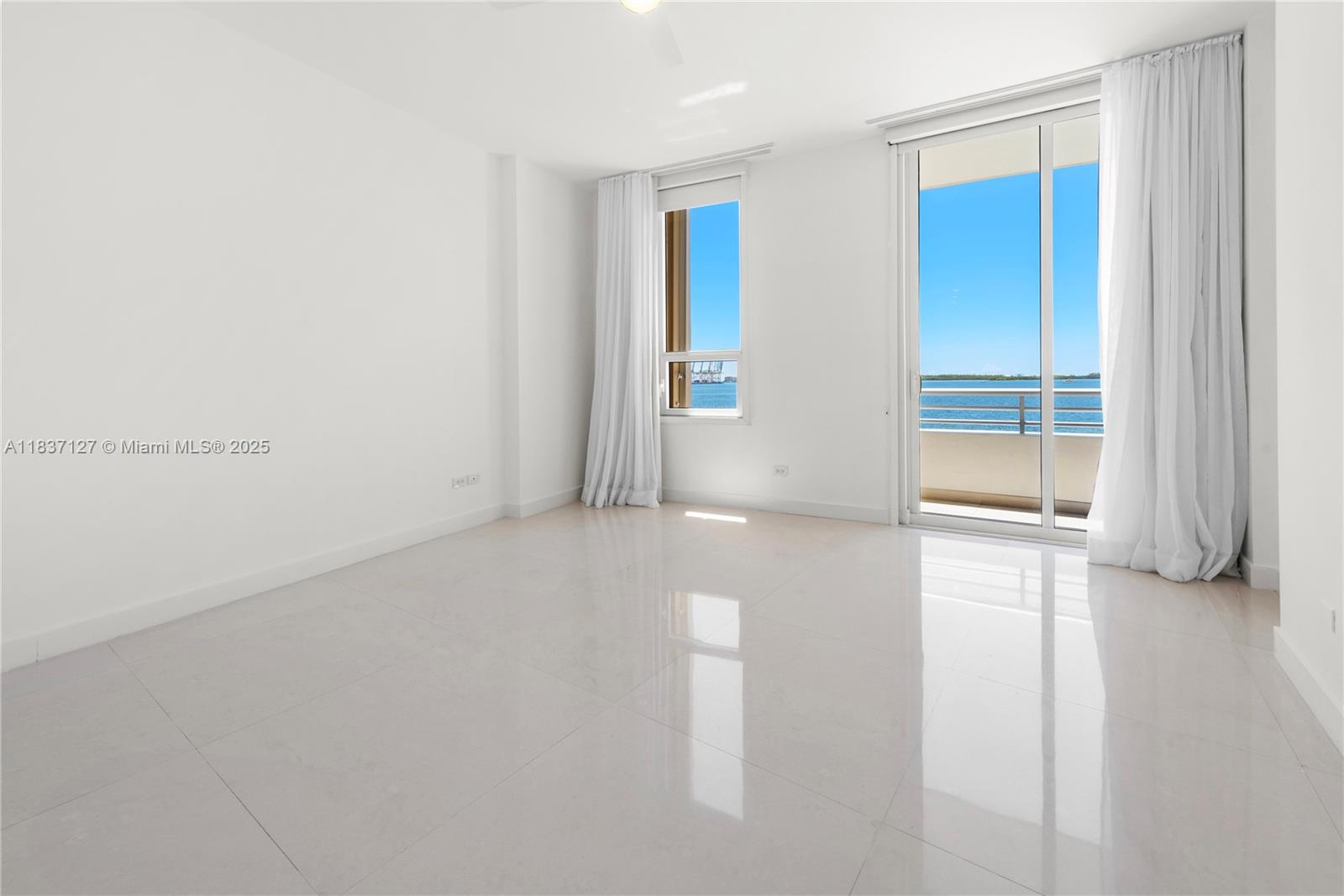 Brickell Miami, FL 33131 - Photo 35 of 65 an empty room with windows