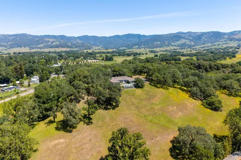 $1,360,000 | 8601 East Potter Valley Road, Potter Valley, CA 95469