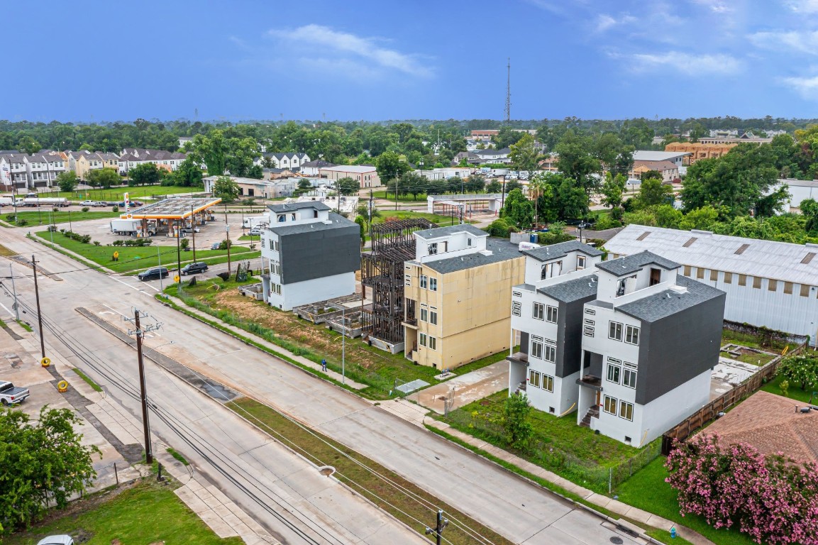 302 West Hamilton Street Houston, TX 77076 - Photo 6 of 12 a view of a city from a terrace