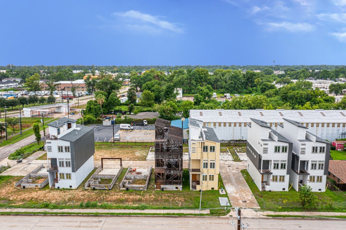 302 West Hamilton Street Houston, TX 77076 - Photo 9 of 12 a view of a city with tall buildings