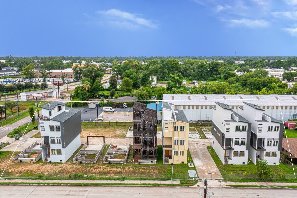 302 West Hamilton Street Houston, TX 77076 - Photo 10 of 12 an aerial view of residential houses with outdoor space and ocean view