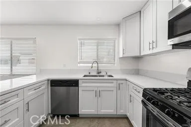 $4,290 | 12390 Chandler Boulevard, Unit H, Valley Village, CA 91607