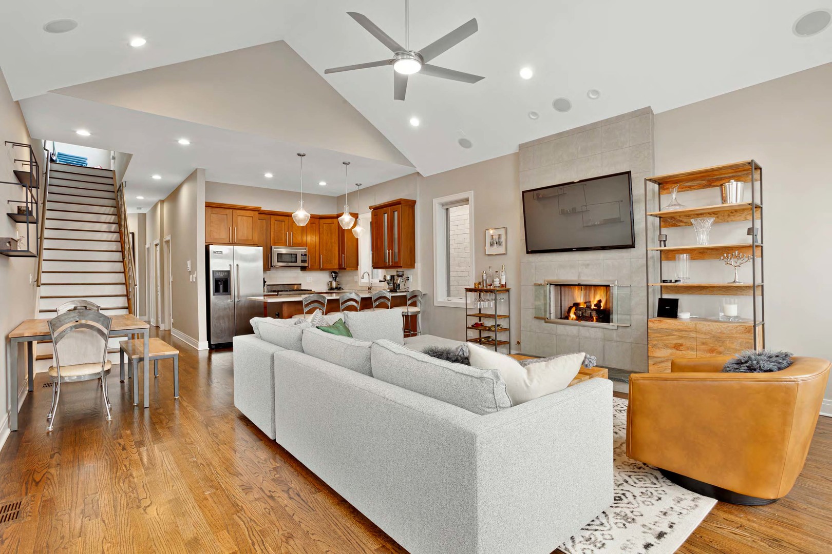 2657 North Racine Avenue, Unit 3 Chicago, IL 60614 - Photo 2 of 19