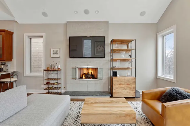 $825,000 | 2657 North Racine Avenue, Unit 3, Chicago, IL 60614