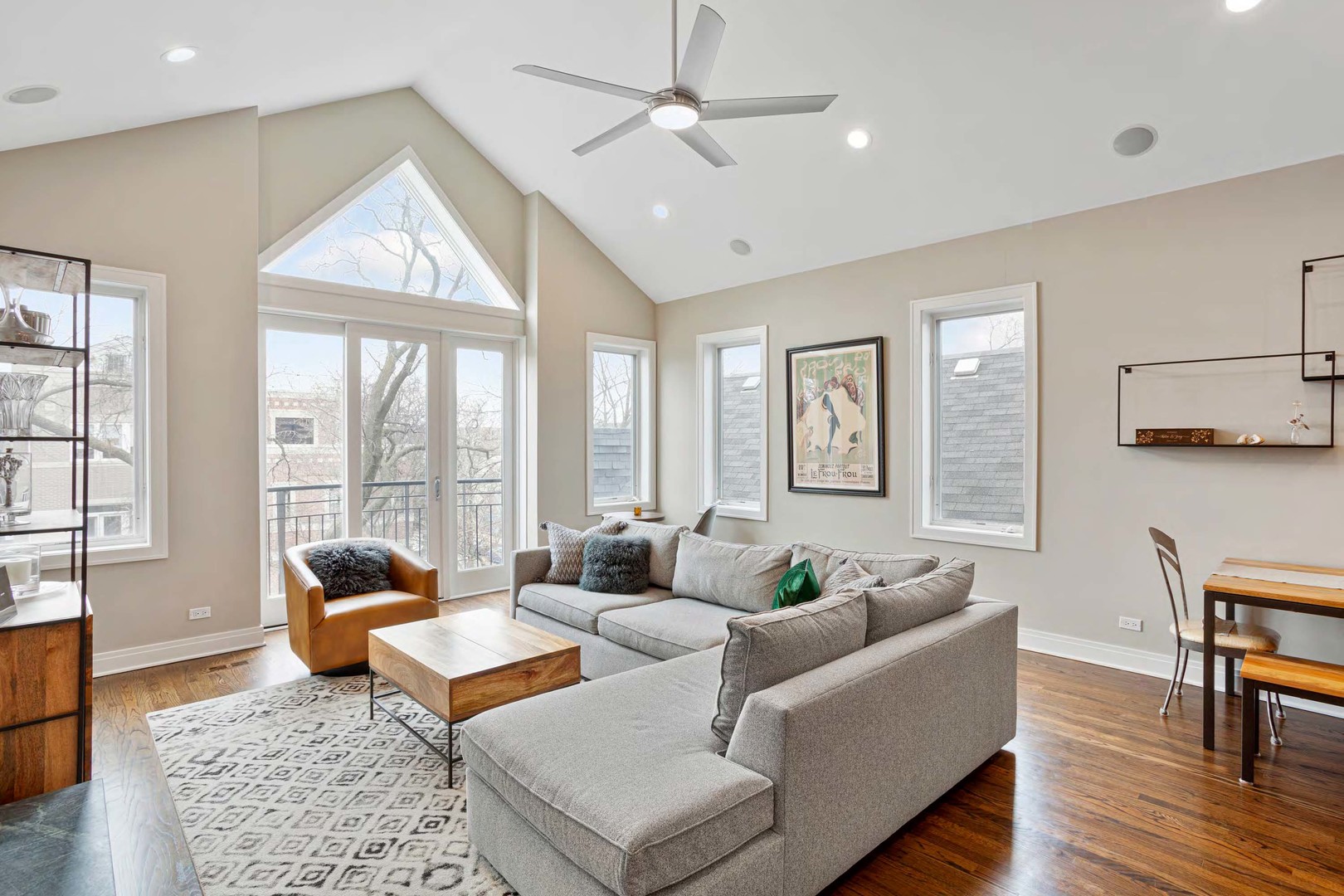 2657 North Racine Avenue, Unit 3 Chicago, IL 60614 - Photo 4 of 19