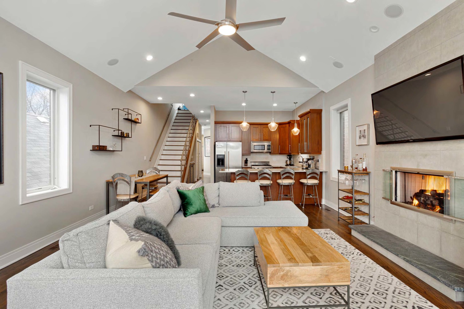 2657 North Racine Avenue, Unit 3 Chicago, IL 60614 - Photo 5 of 19