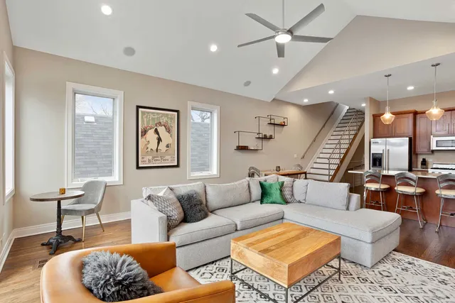 $825,000 | 2657 North Racine Avenue, Unit 3, Chicago, IL 60614