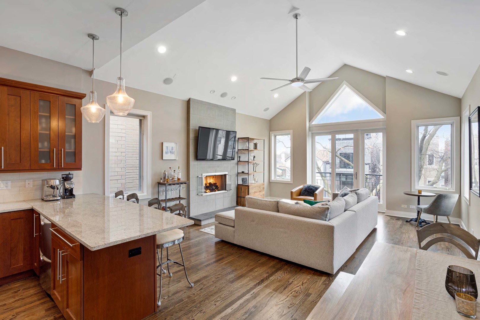 2657 North Racine Avenue, Unit 3 Chicago, IL 60614 - Photo 7 of 19