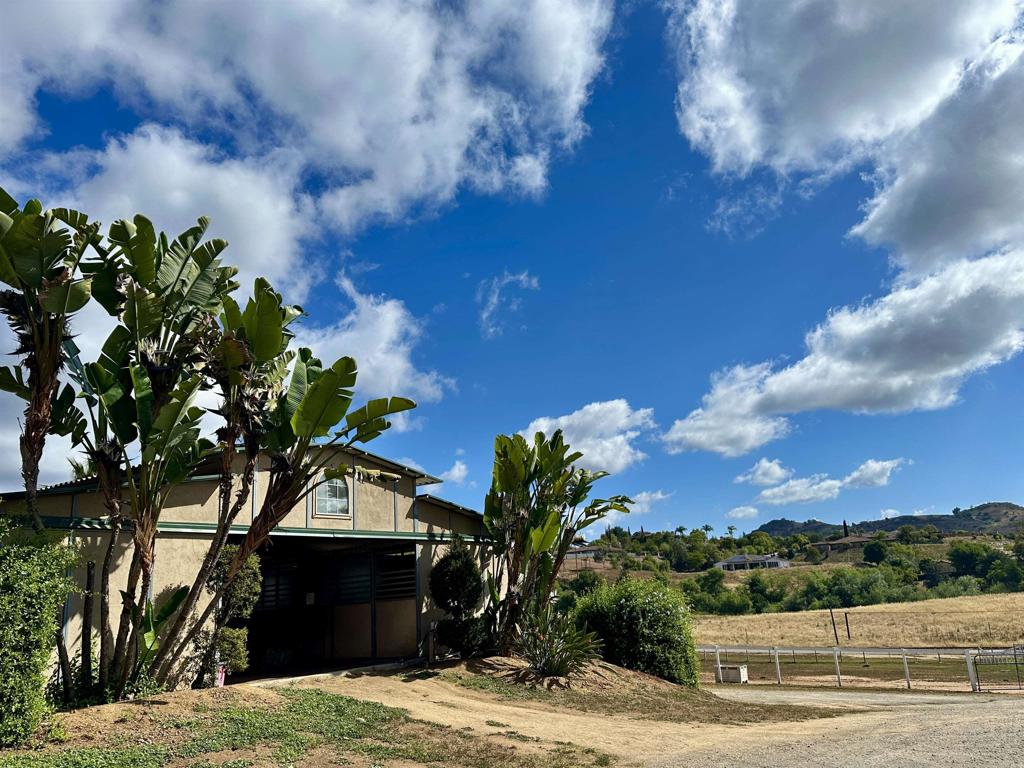 2357 Vía Monserate Fallbrook, CA 92028 - Photo 25 of 28 a view of a house with a yard