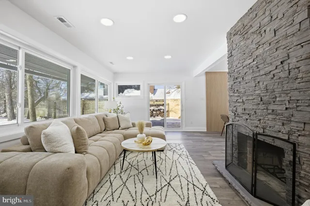 $627,000 | 8004 Gladstone Road, Glenside, PA 19038