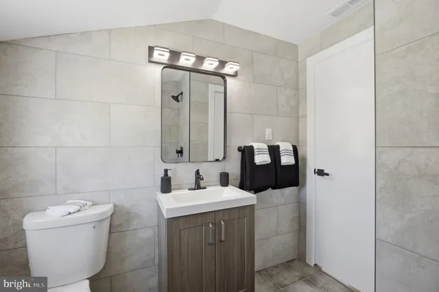 $627,000 | 8004 Gladstone Road, Glenside, PA 19038