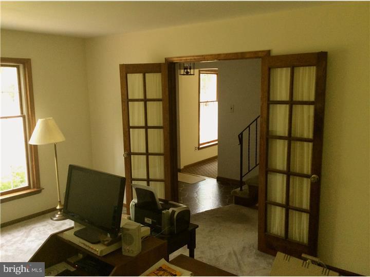 11 Brotherton Road Shamong, NJ 08088 - Photo 3 of 25 Living Room
